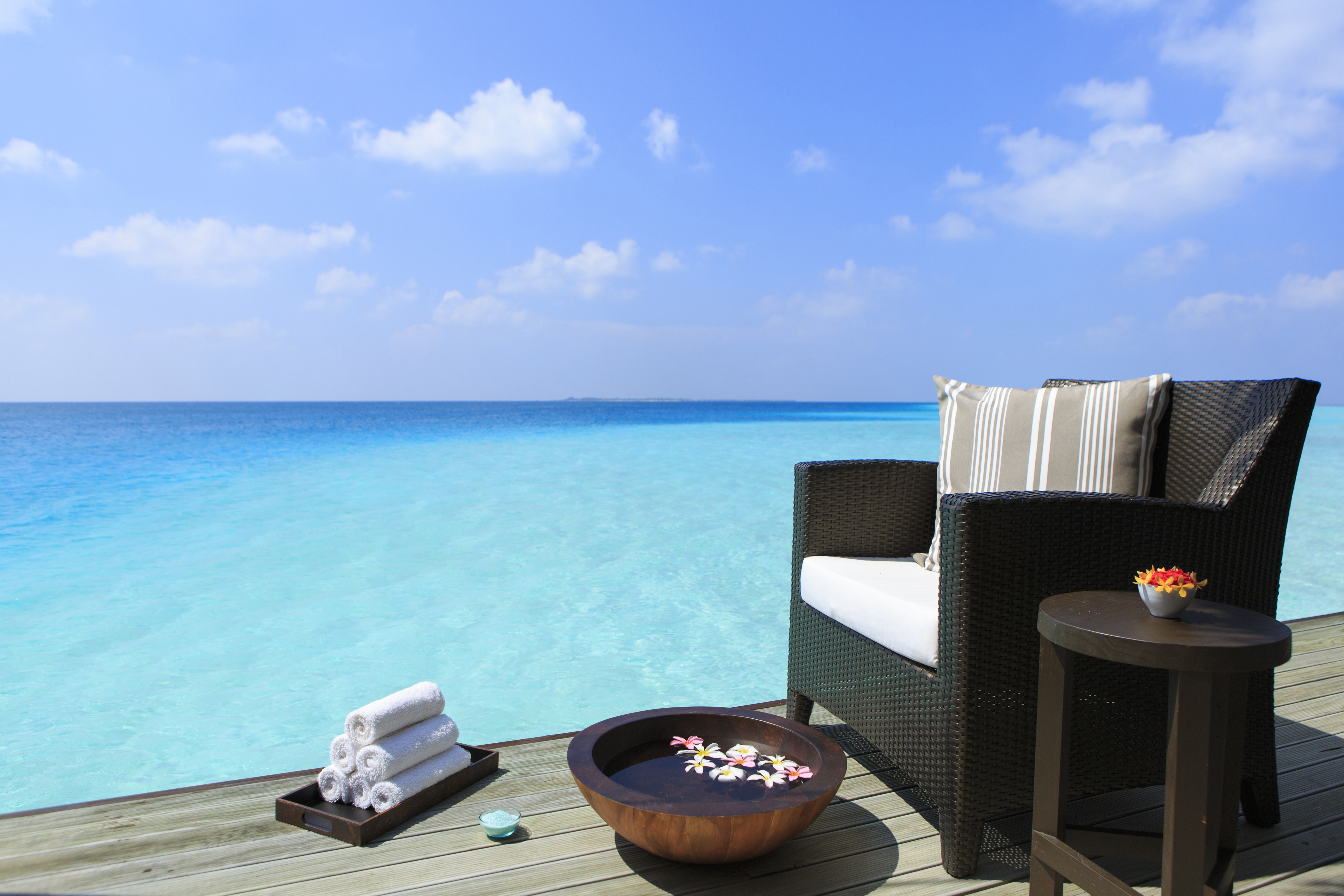 Content hotel. Отель Велассару Мальдивы. Velassaru Maldives 5 Мальдивы. Velassaru Maldives Resort меню. Мальдивец.